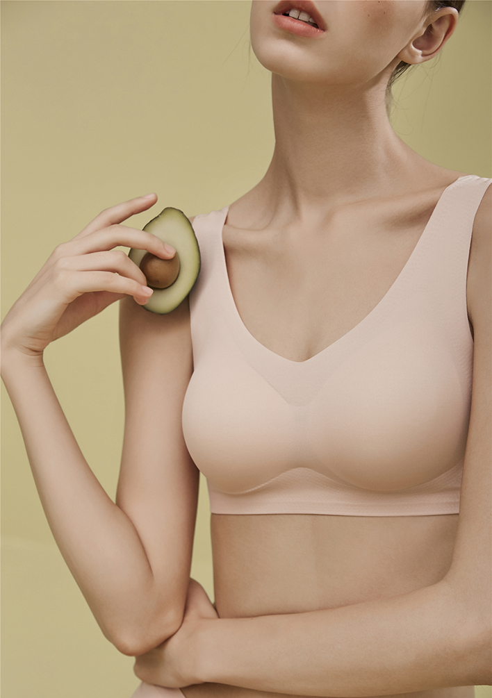 Close-up of Silriver nude V Sport Bra